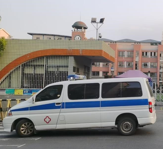 沙坪坝救护车出租护送骨折病人一公里多少钱